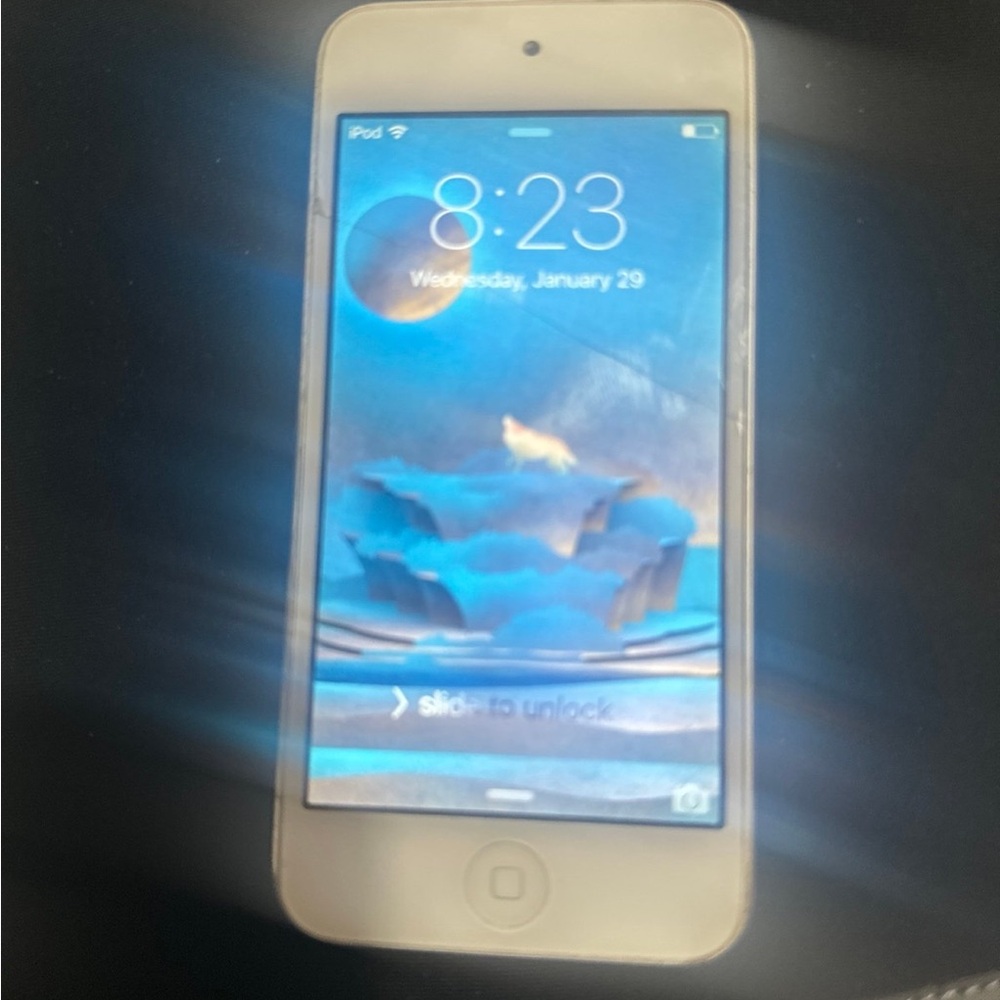 iPod touch 5th gen 16 gb slight crack. Fully functional